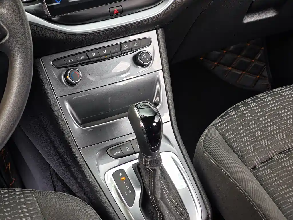 Buick Verano 2017 — фото 11