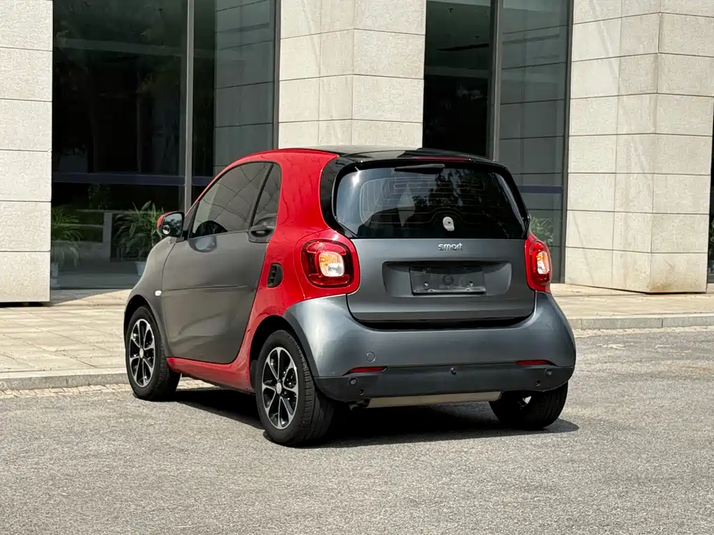 smart Fortwo 2017 — фото 14