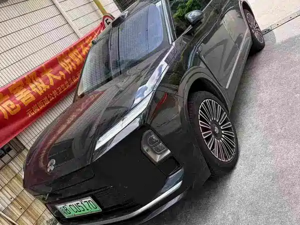 NIO ES8 2025