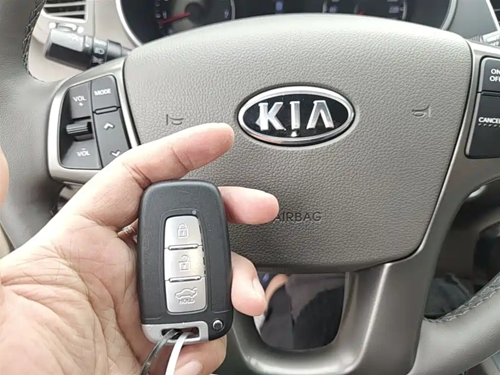 Kia Cadenza 2016 — фото 9