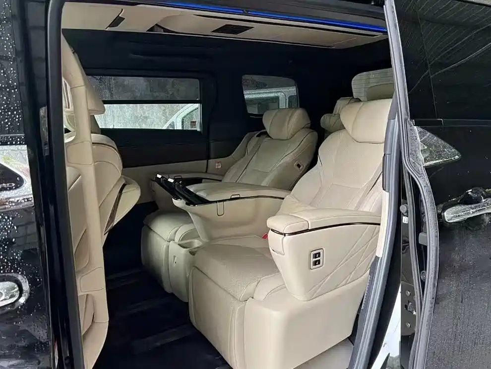 Toyota Alphard 2024 — фото 3
