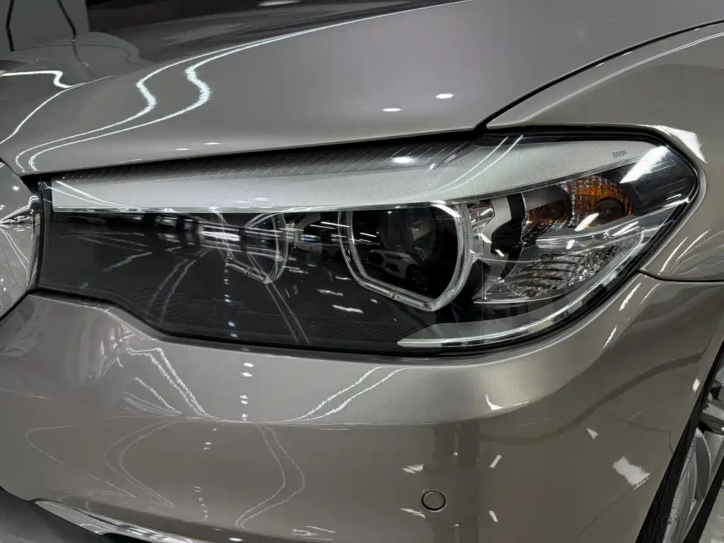 BMW 5 Series 2017 — фото 15