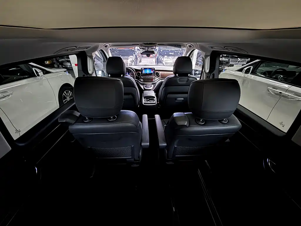 Mercedes-Benz V-Class 2023 — фото 14