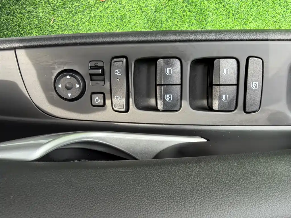 Hyundai Elantra 2023 — фото 14