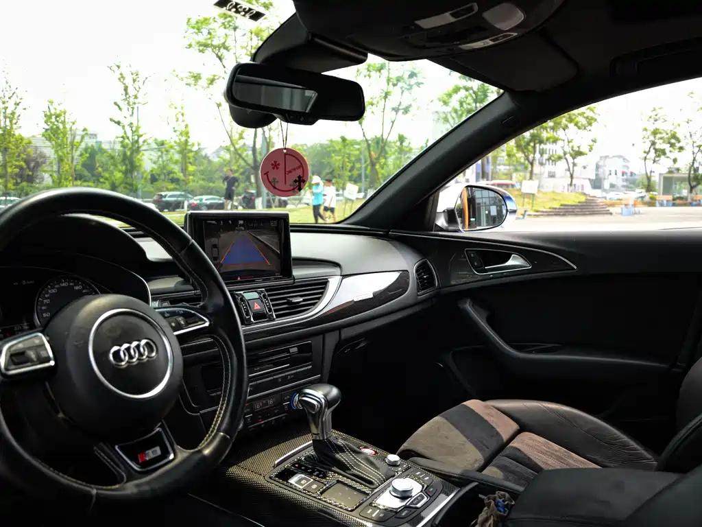 Audi S6 2015 — фото 16