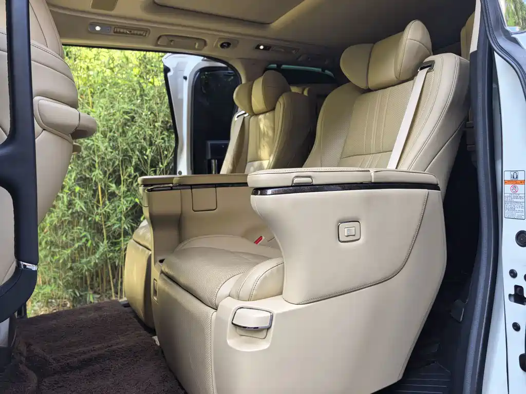 Toyota Alphard 2021 — фото 19