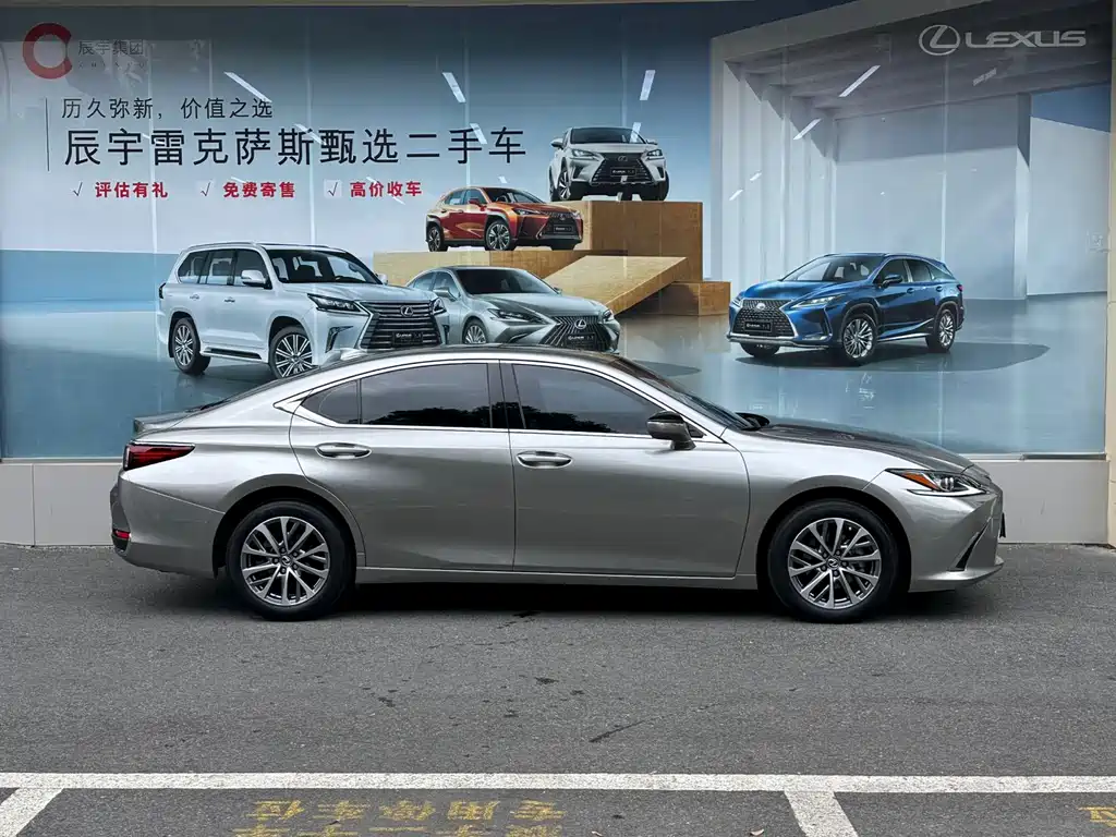 Lexus ES 2021