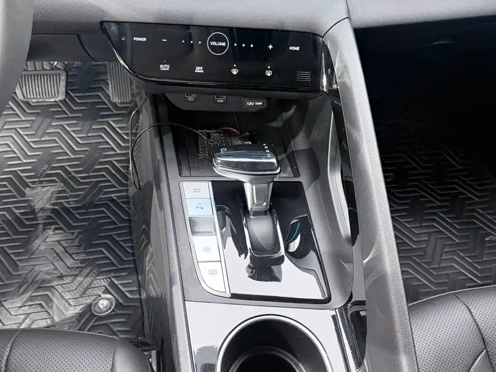 Hyundai Elantra 2021 — фото 12