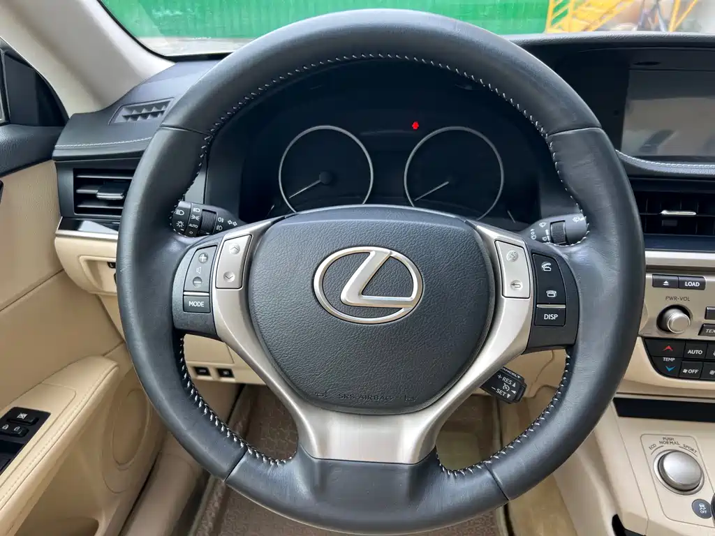Lexus ES 2014 — фото 19