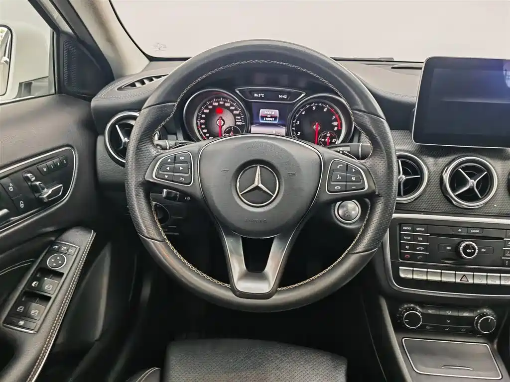 Mercedes-Benz GLA 2017 — фото 11