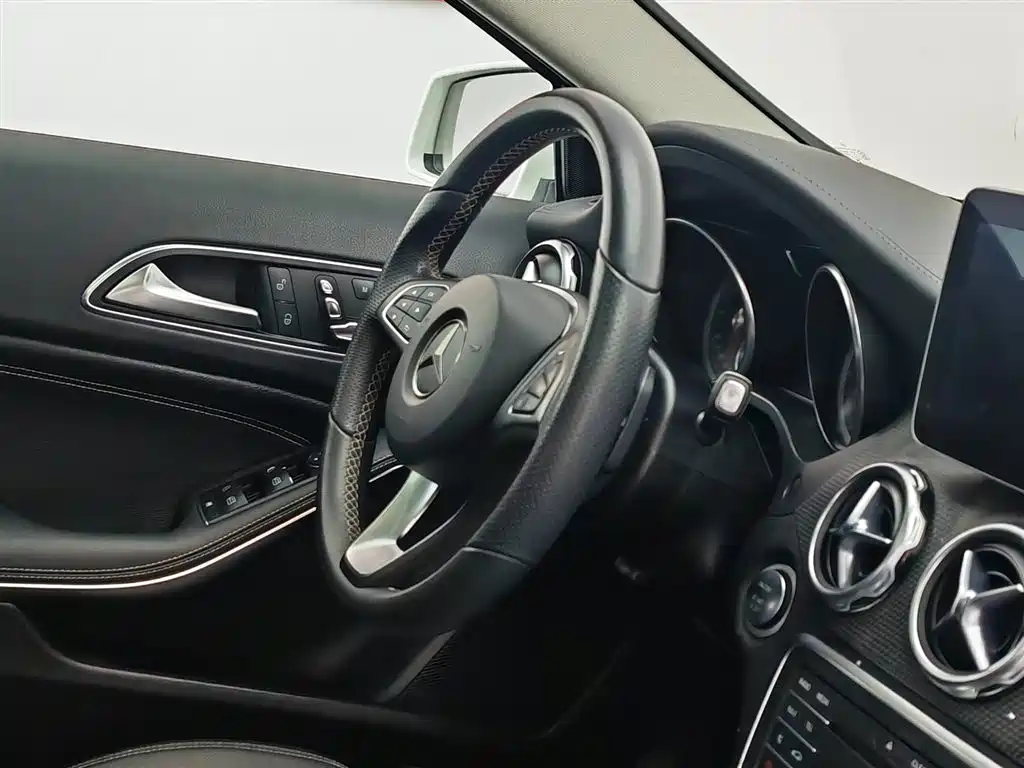 Mercedes-Benz GLA 2017 — фото 22
