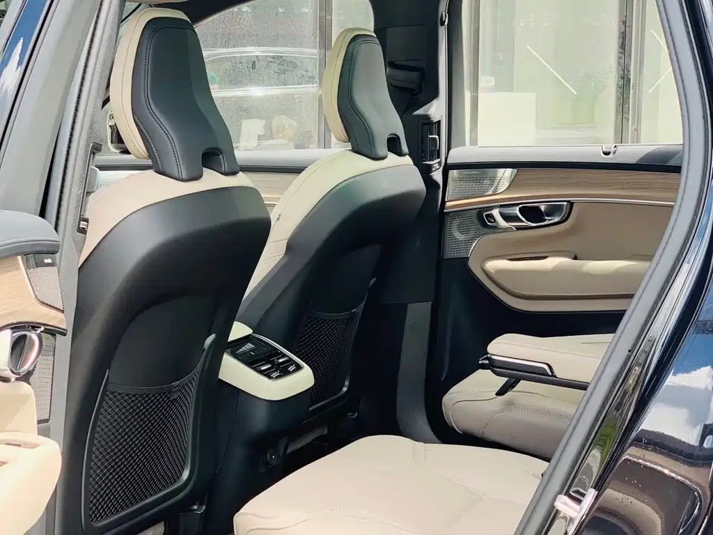 Volvo XC90 2025 — фото 16