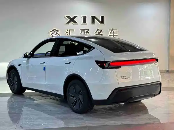 Tesla Model Y 2026