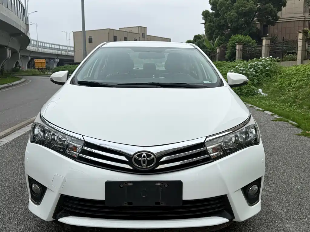Toyota Corolla 2015 — фото 2