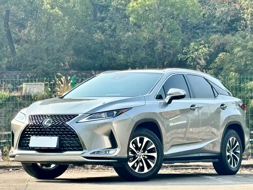 Lexus RX 2022 — фото 1
