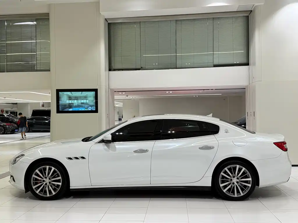 Maserati Quattroporte 2019 — фото 16