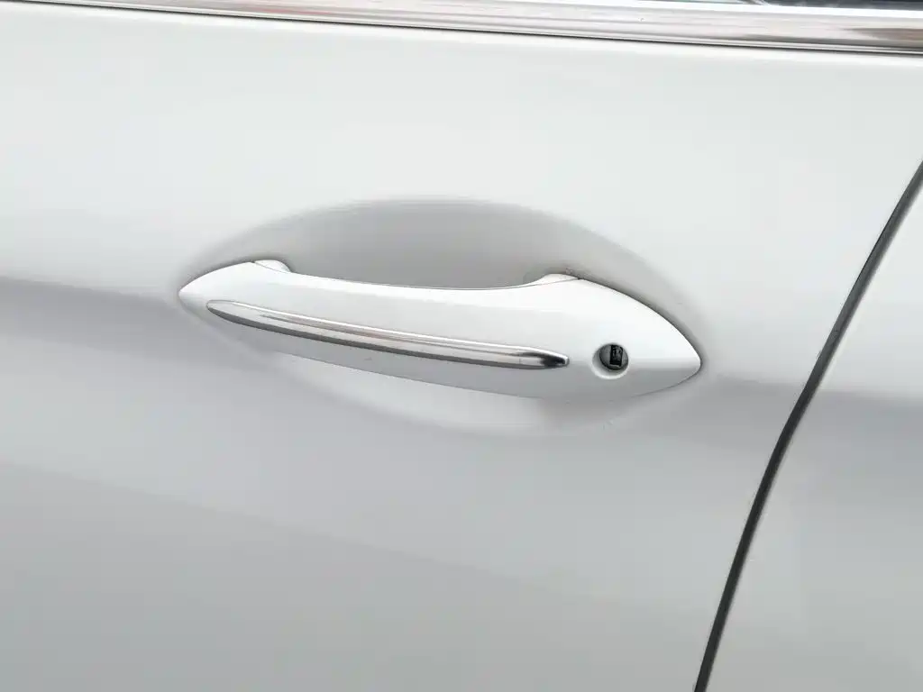 BMW 5 Series 2011 — фото 18