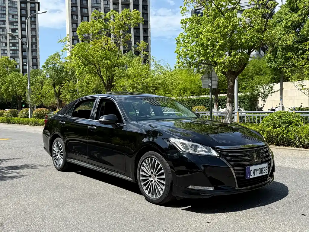 Toyota Crown 2018 — фото 3
