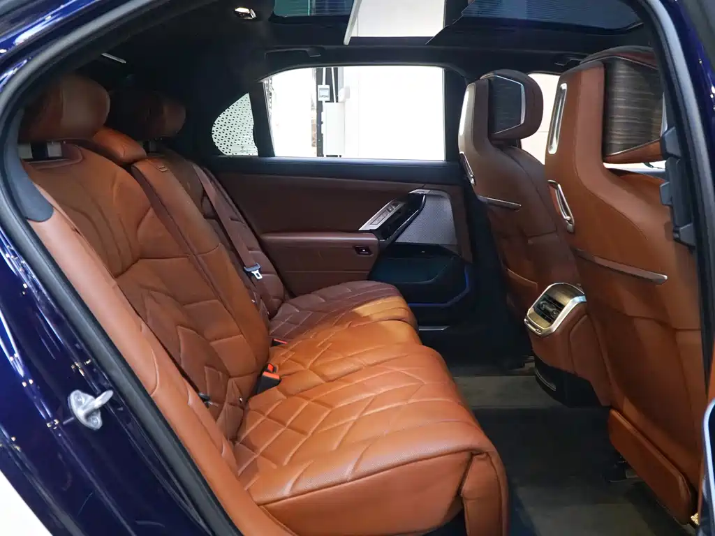 BMW 7 Series 2023 — фото 10