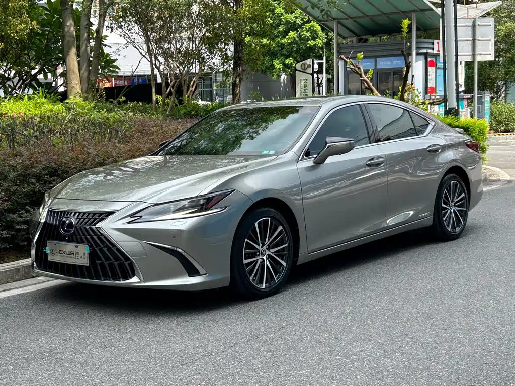 Lexus ES 2022 — фото 1