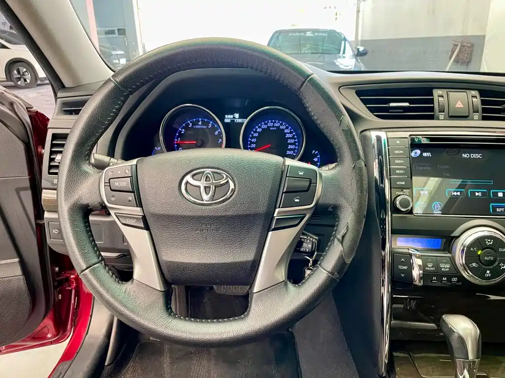 Toyota Reiz 2015 — фото 12