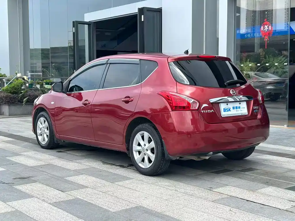 Nissan Tiida 2013