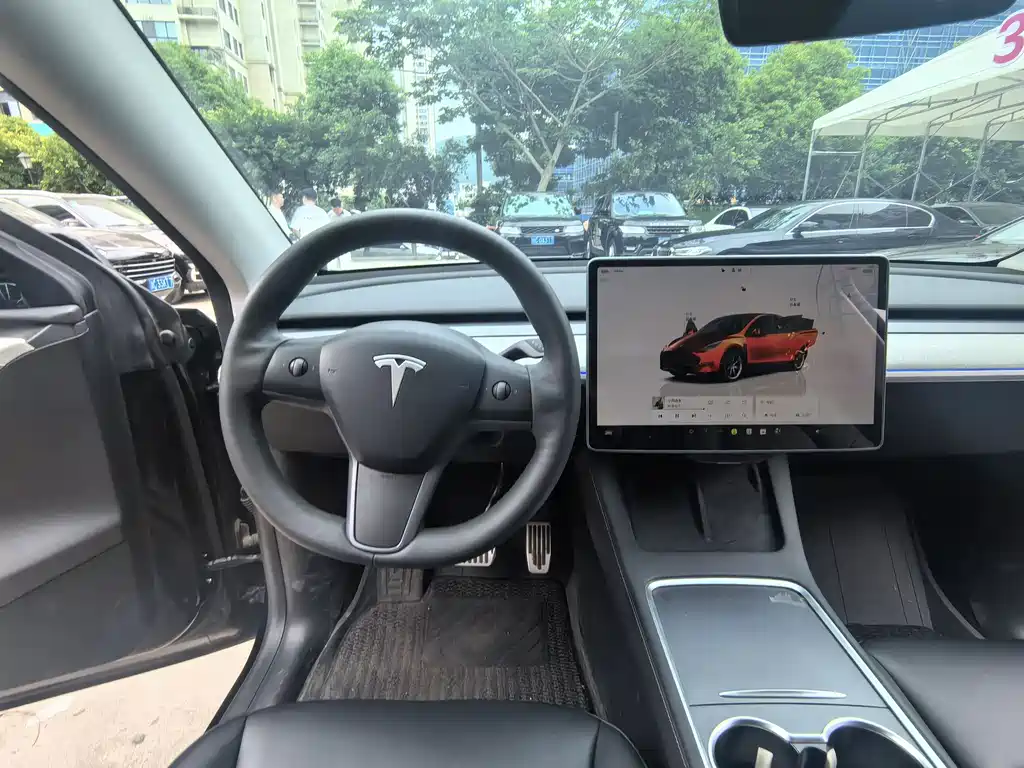 Tesla Model Y 2024 — фото 19