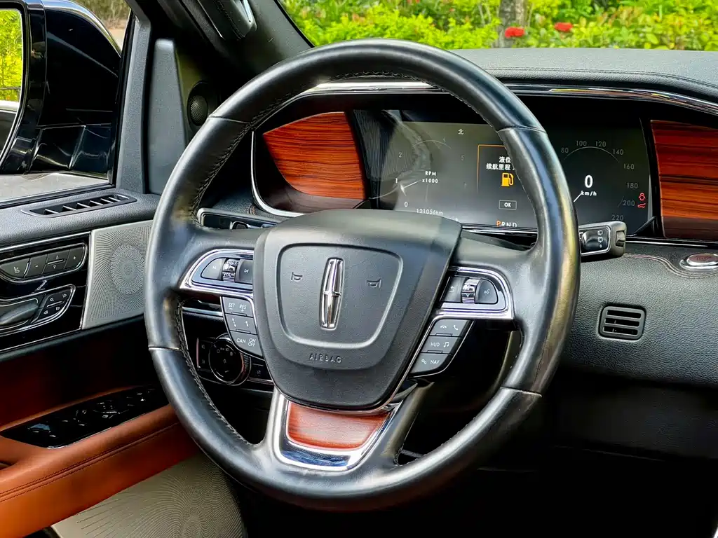 Lincoln Navigator 2020 — фото 12
