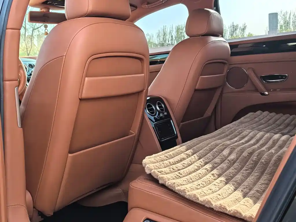 Bentley Flying Spur 2017 — фото 10