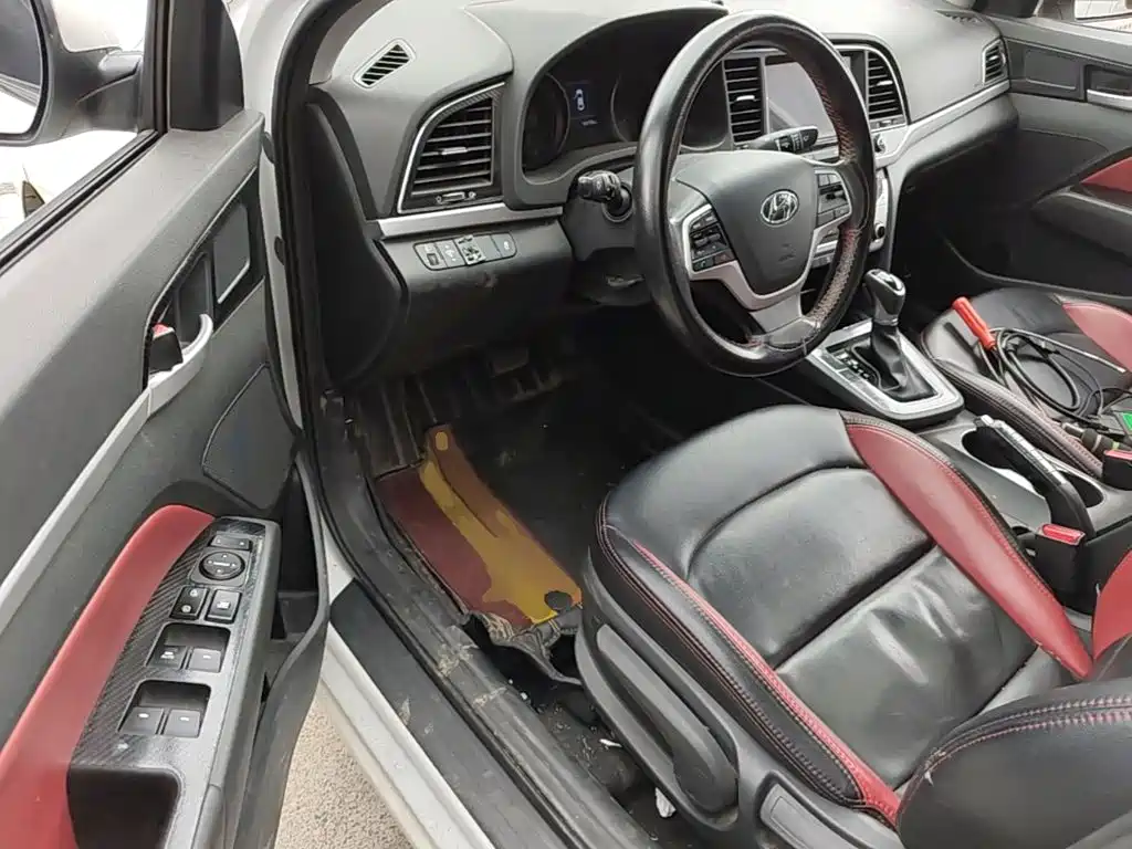 Hyundai Elantra 2018 — фото 16