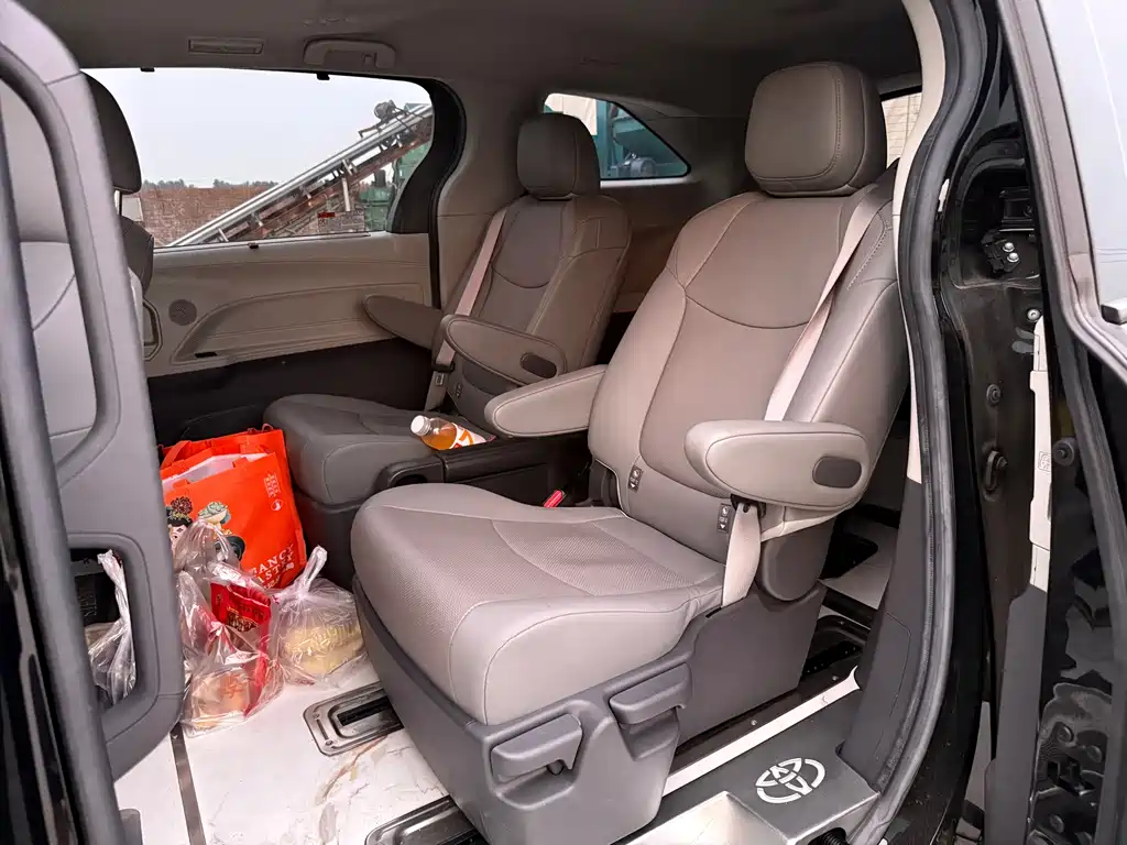 Toyota Sienna 2026