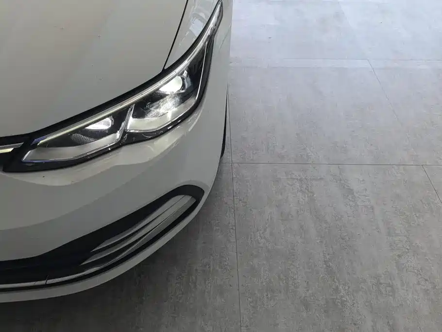 Volkswagen Golf 2021