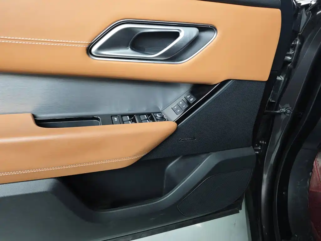 Land Rover Range Rover Velar 2022 — фото 16