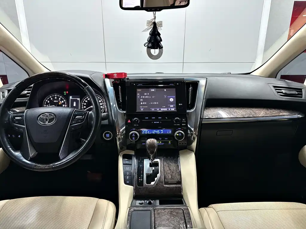 Toyota Alphard 2019 — фото 10