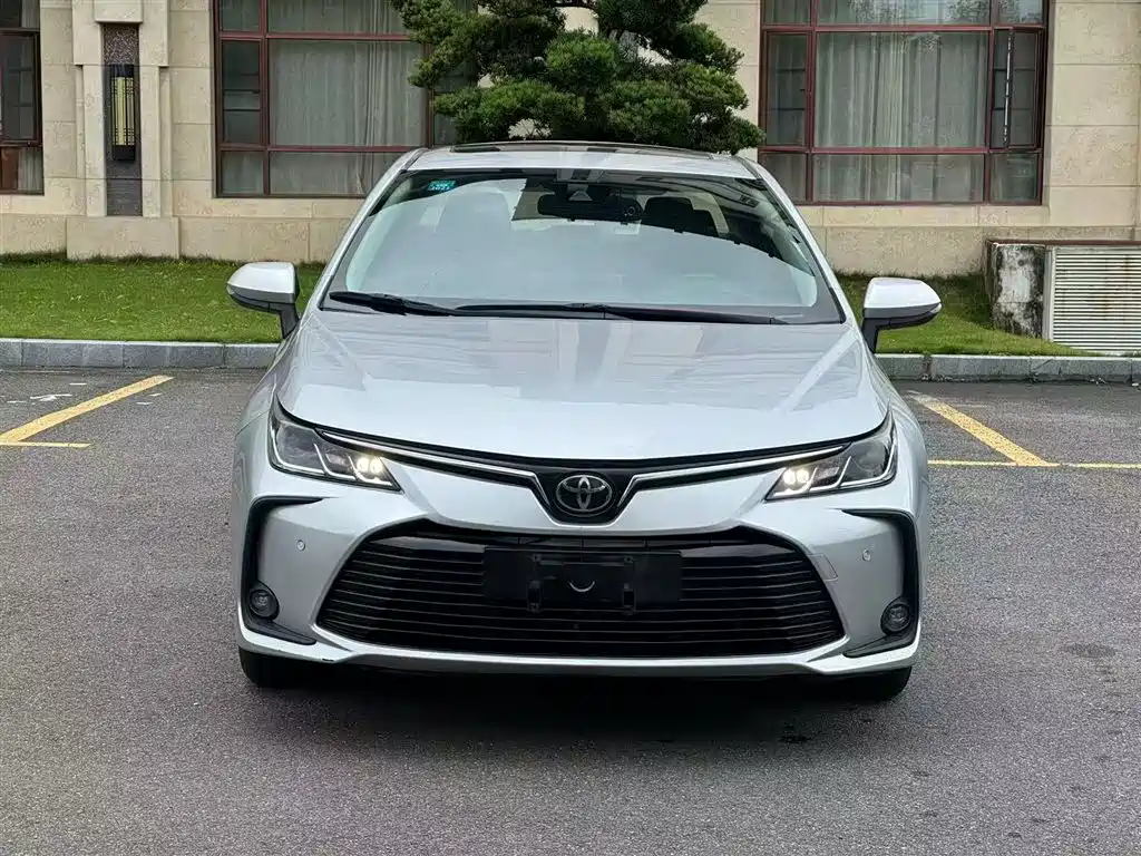 Toyota Corolla 2019 — фото 3