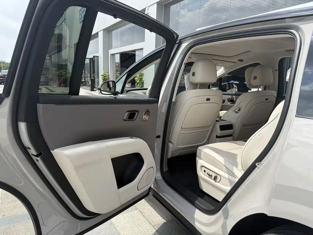 Li Auto i8 2025 — фото 12