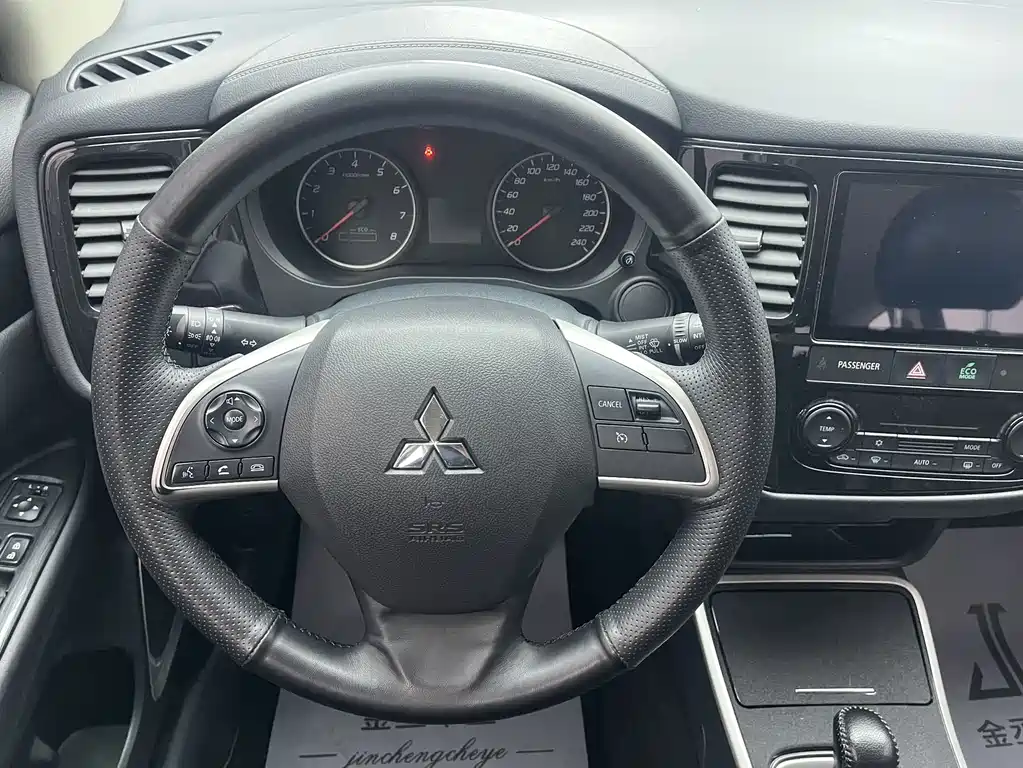 Mitsubishi Outlander 2022 — фото 11