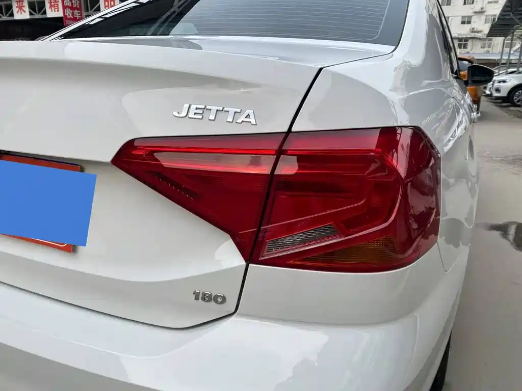 Volkswagen Jetta 2017 — фото 13