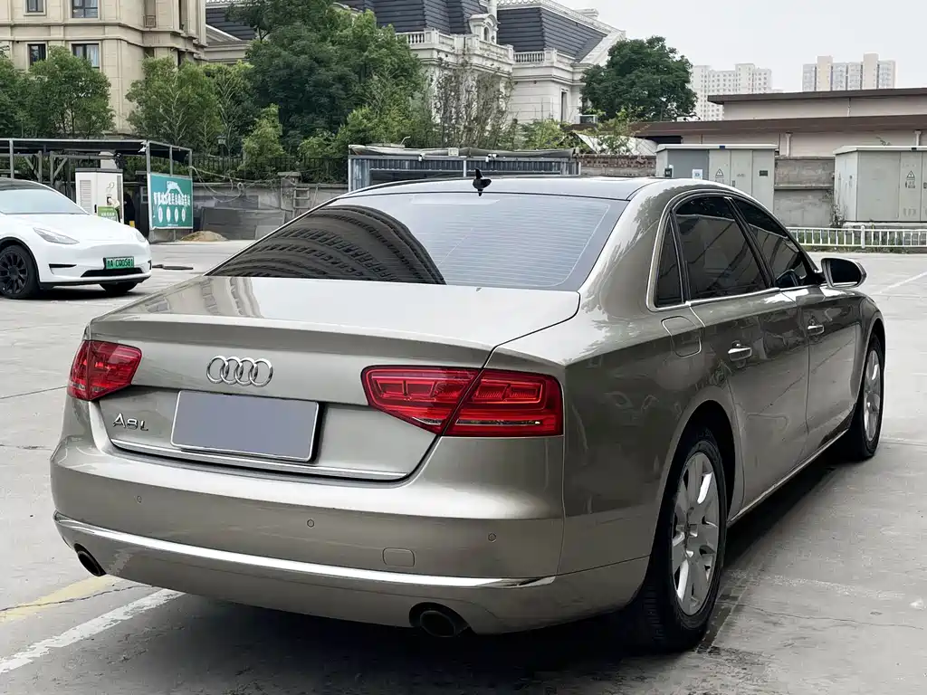 Audi A8 2014 — фото 14
