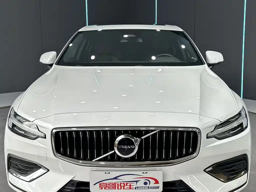 Volvo S60 2023 — фото 2