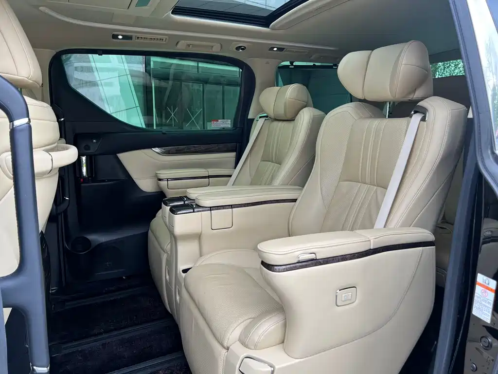 Toyota Vellfire 2021 — фото 10