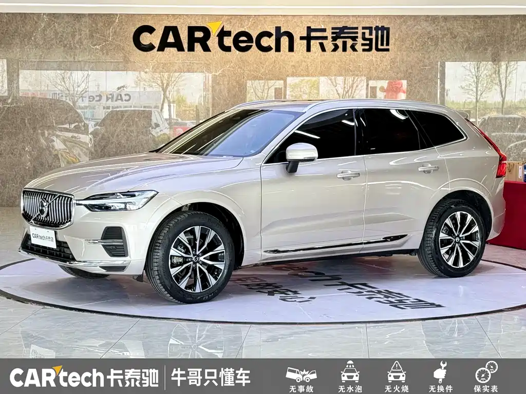 Volvo XC60 2023 — фото 1