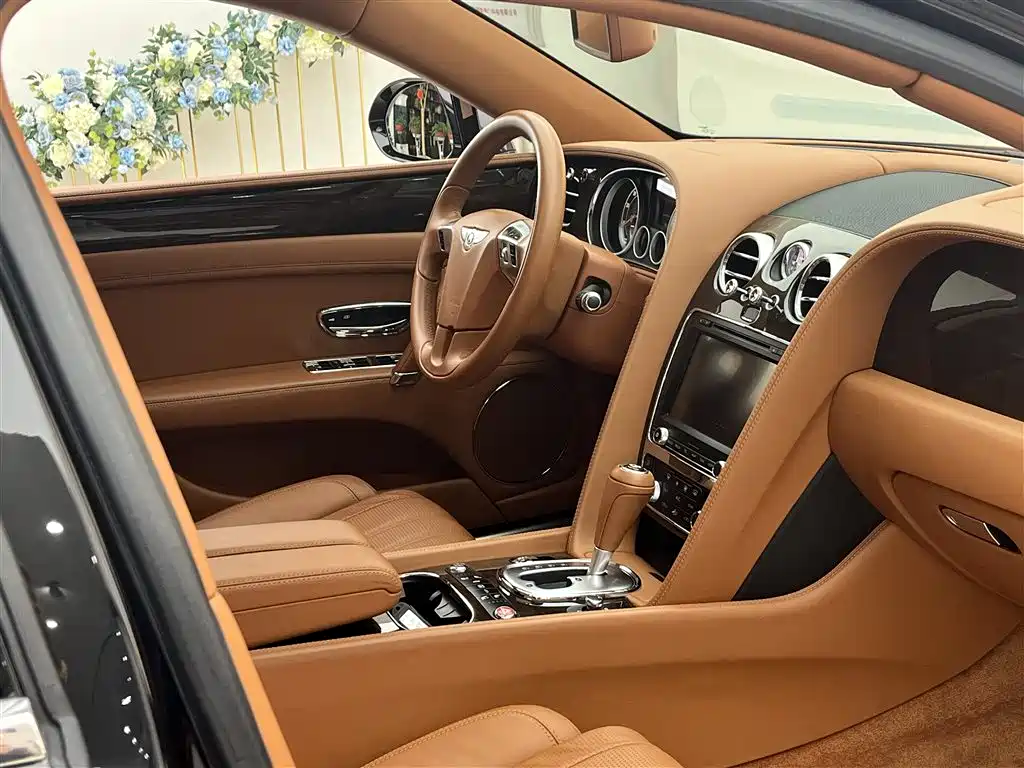 Bentley Flying Spur 2016 — фото 25