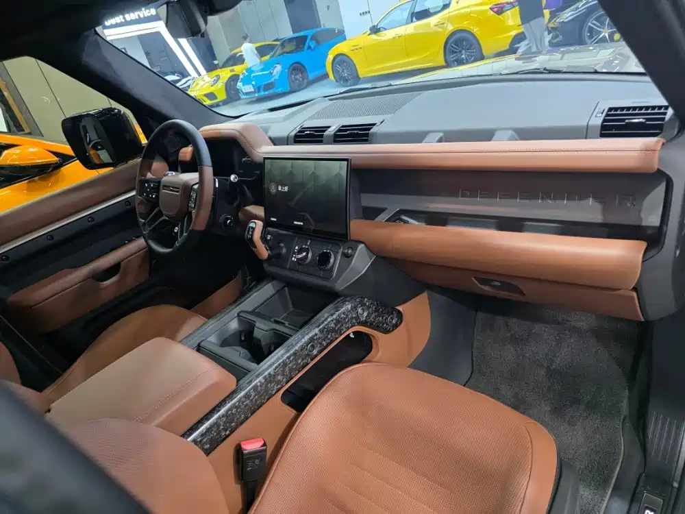 Land Rover Defender 2026 — фото 12
