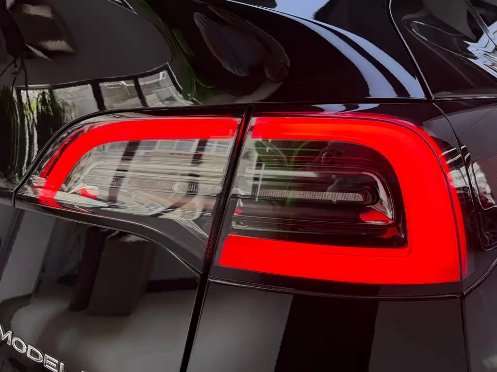 Tesla Model Y 2023 — фото 11