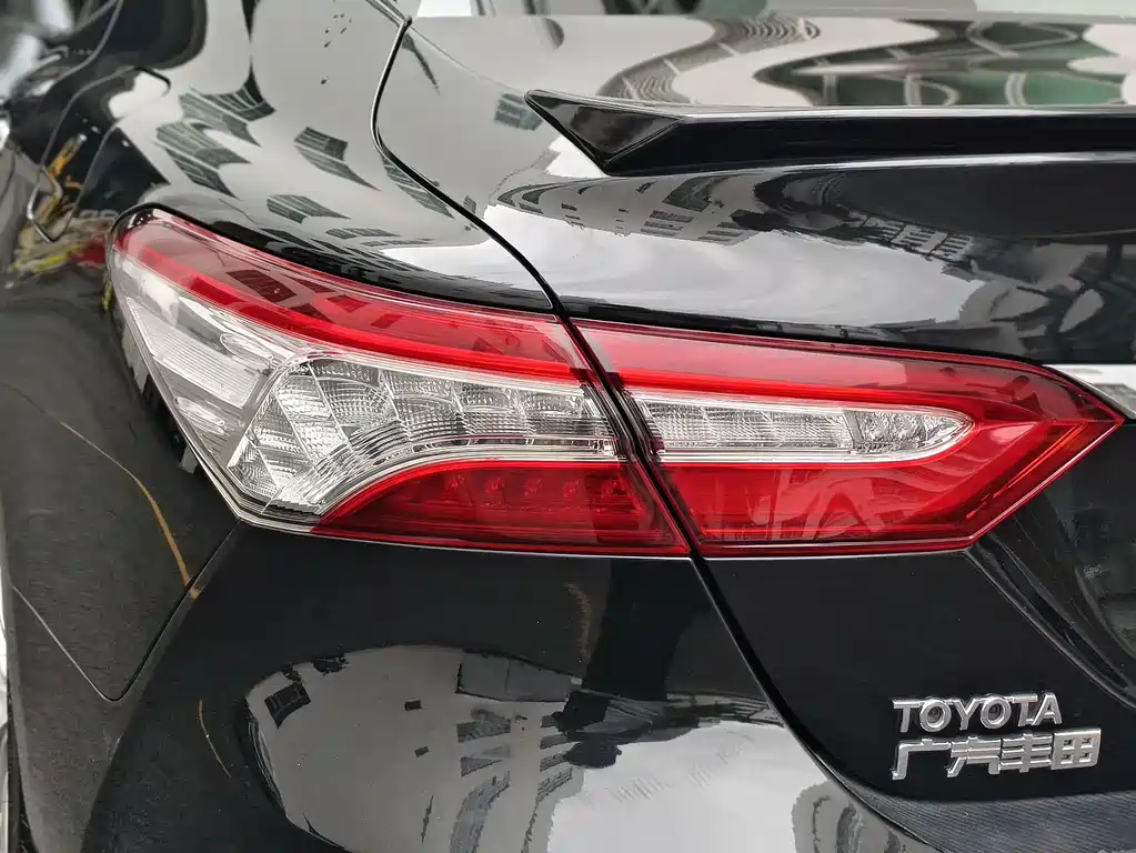 Toyota Camry 2018 — фото 11