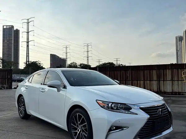 Lexus ES 2016