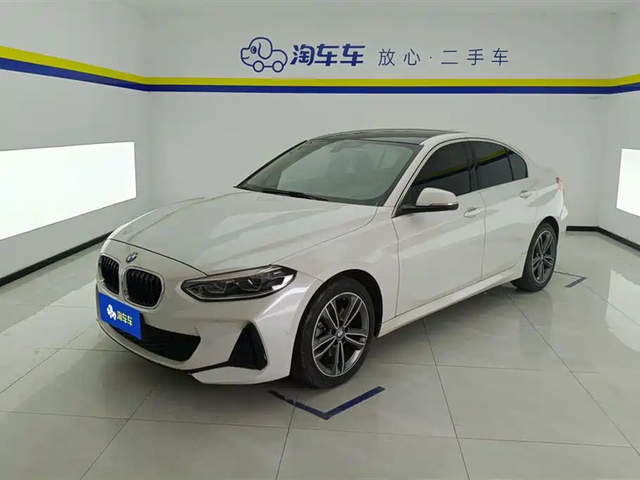 BMW 1 Series 2022 — фото 1