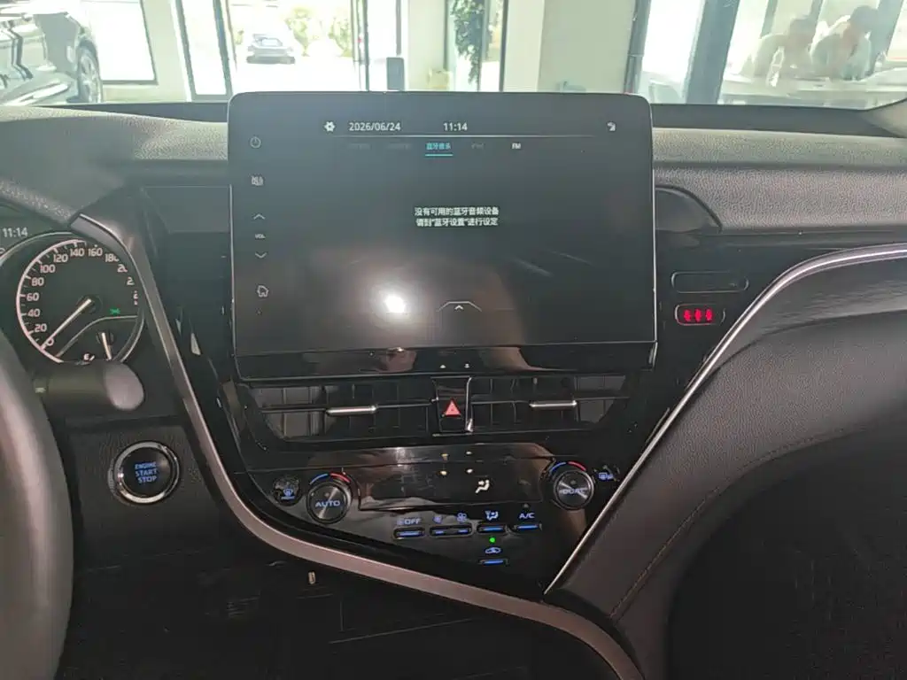 Toyota Camry 2022 — фото 13