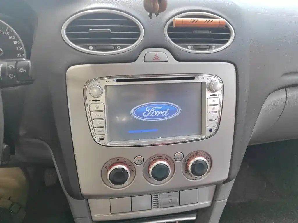 Ford Focus 2014 — фото 14